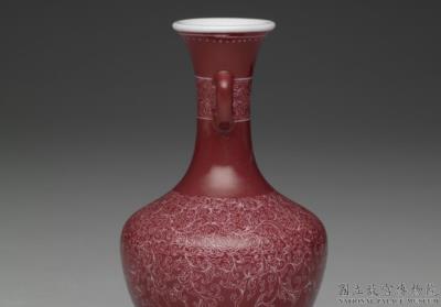 图片[2]-Vase with two handles and carved red ground in falangcai painted enamels, Qianlong reign (1736-1795), Qing dynasty-China Archive